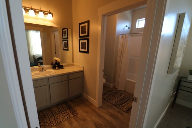 Photo - 124 W Silver Springs Dr