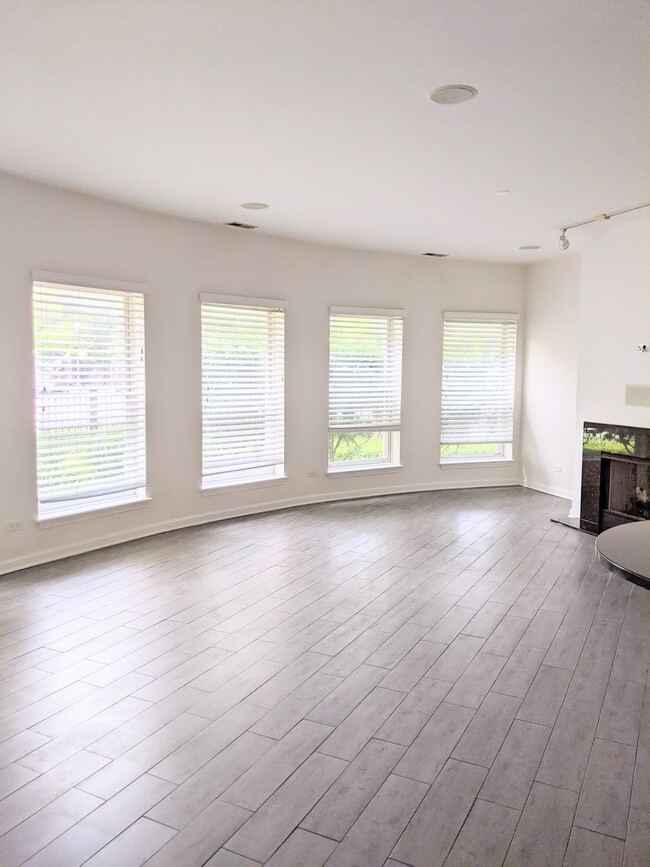 Photo - 807 W 14th Pl Unit 1B