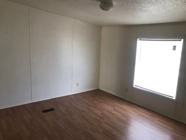 Photo - 4965 Gladys Owens St