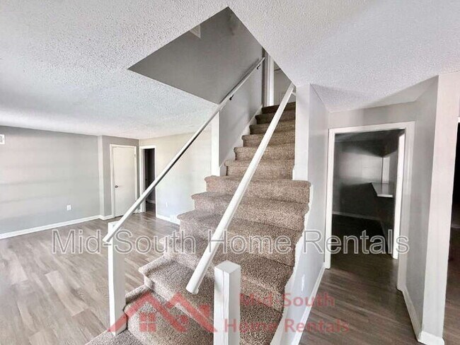 Photo - 1733 Gowan Dr
