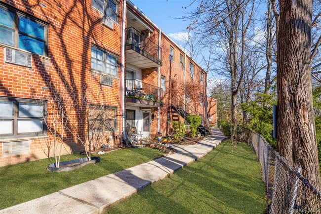 Building Photo - 55 Fieldstone Dr Unit 69