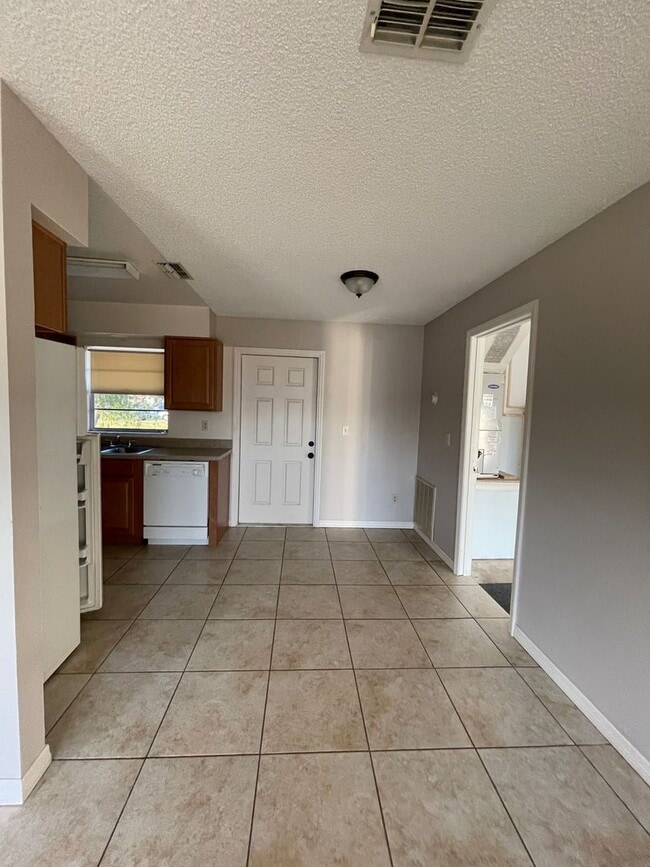 Photo - Nice 2/1 Duplex Home for Rent in St. Cloud