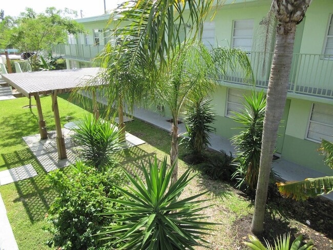 Photo - 1122 N H St Unit 16