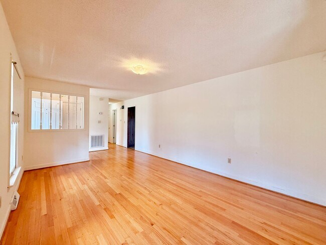 Photo - Charming 3 Bedroom Home for Rent!