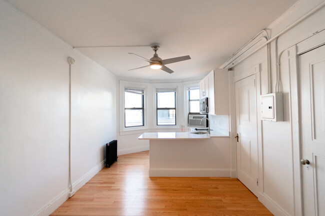 Building Photo - 65 Saint Botolph St Rental