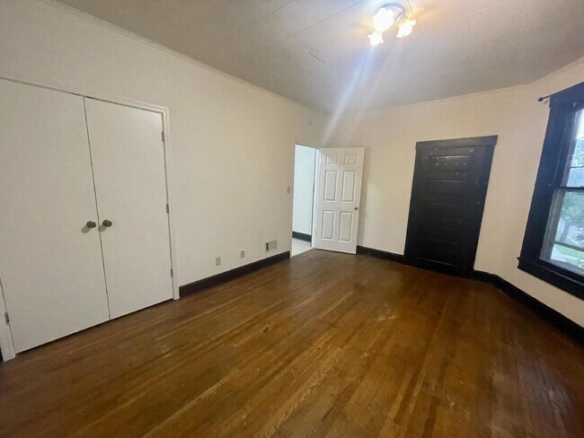 Photo - 403 N Indiana Ave