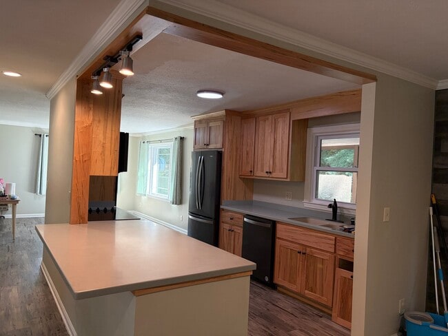 3231 Magnolia Dr