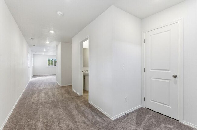 Photo - 1334 N Wilhelm Wy