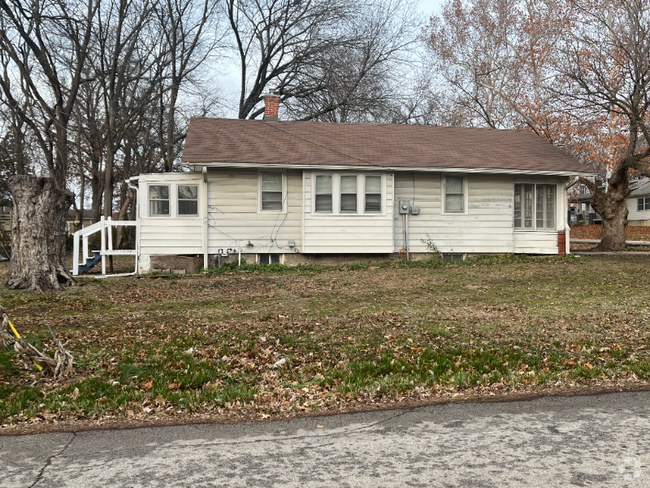 Building Photo - 2328 S Harris Ave Rental