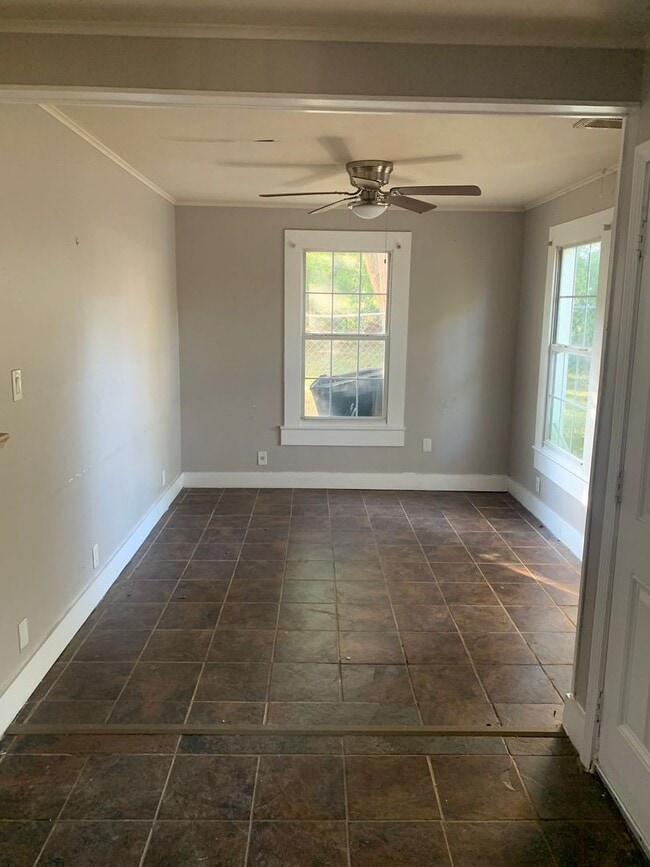 Photo - 233 E Jordan St