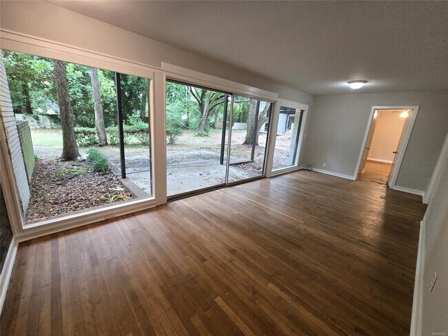 Photo - 3733 Wesley Dr