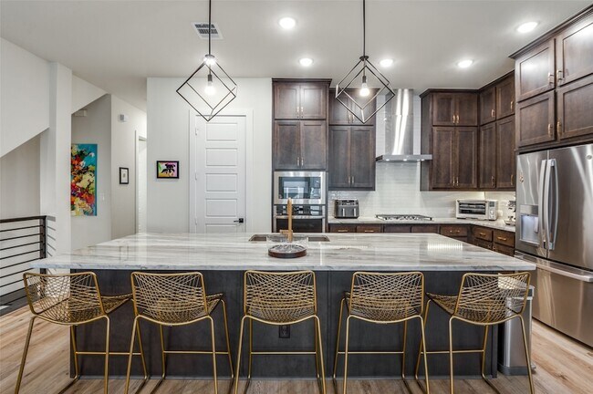 Photo - 1053 Manacor Ln