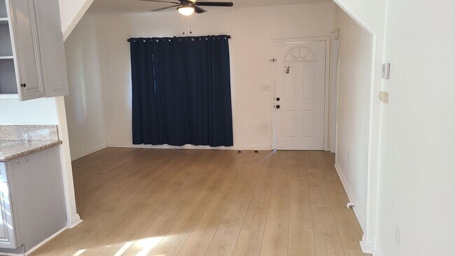 Photo - **2 Bdrms 1 Bath Detached Duplex in Hemet, CA**
