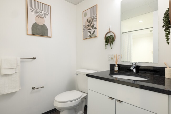 Baño del estudio en Canal St.