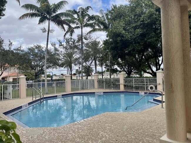 Photo - 8835 S Isles Cir