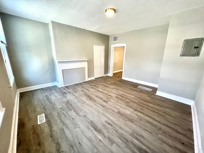 Photo - 2212 Calumet St Unit 1 Lower