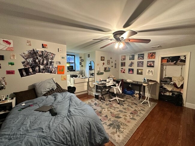 Building Photo - Charming 4 Bedroom-No Broker Fee