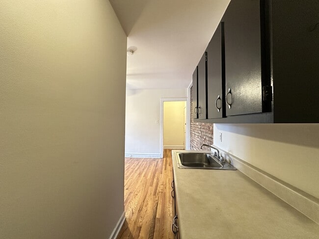 Photo - 960 W Cornelia Ave Unidad B2