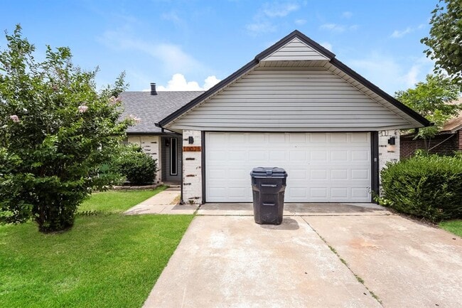 Building Photo - 10025 S Linn Ave