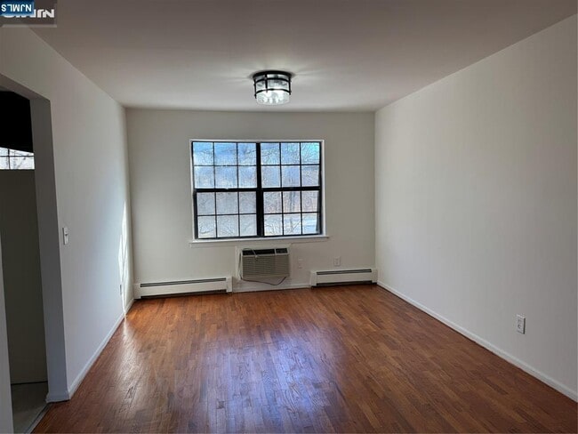 Photo - 252 Collignon Way Unit 4B