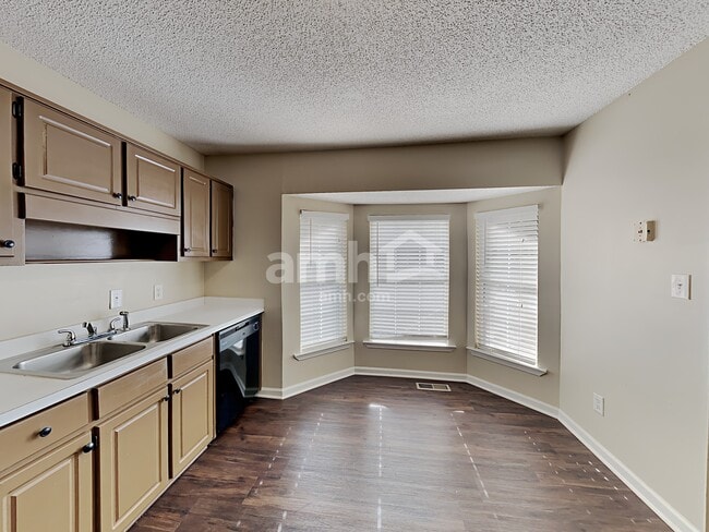 Photo - 753 Country Lake Ct