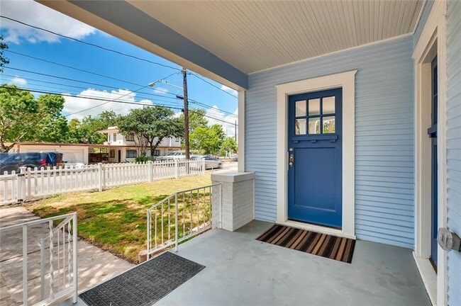 Photo - 811 1/2 E 38th St