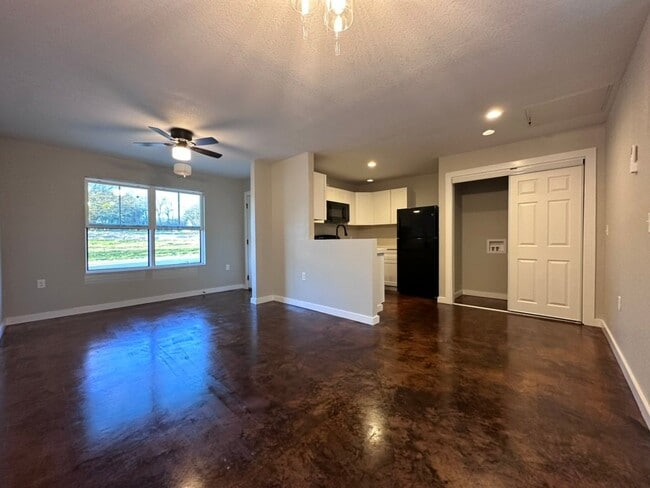 Building Photo - 900 W Highland Ave