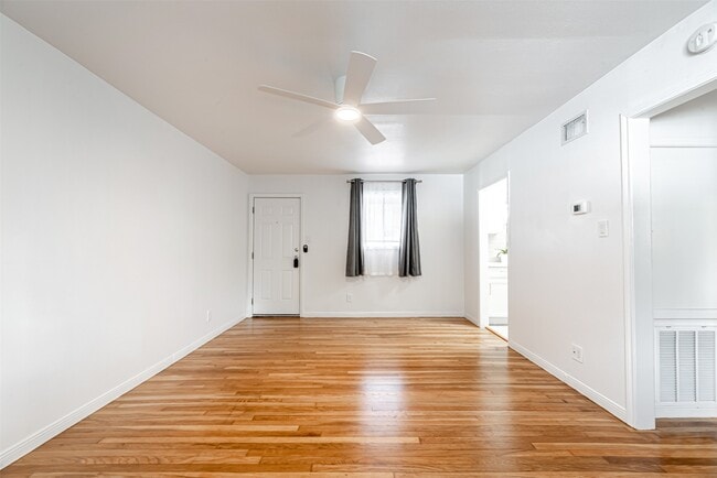Building Photo - 210 Emerson St Unit 6