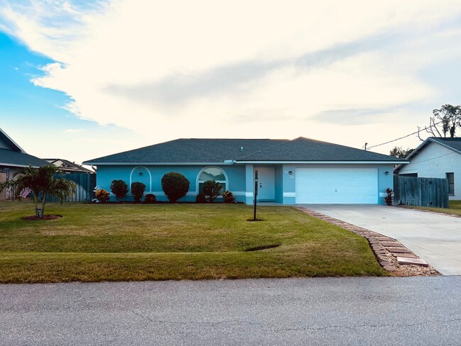Building Photo - Fully Renovated Home in San Carlos with Wa...