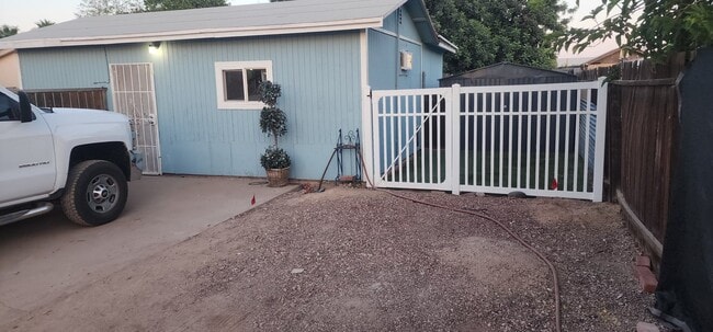 Building Photo - 3502 W Lone Cactus Dr