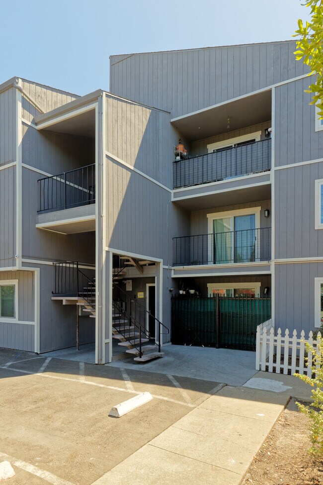 3024 Fruitvale Ave