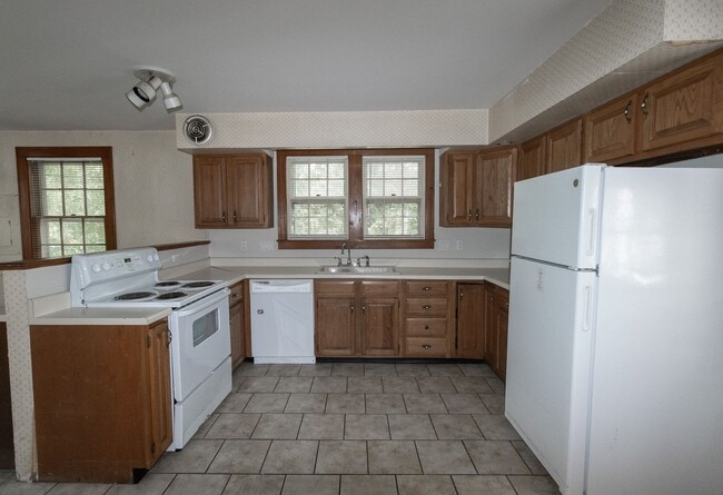 Photo - Charming 3 bed | 2 bath home in the heart ...