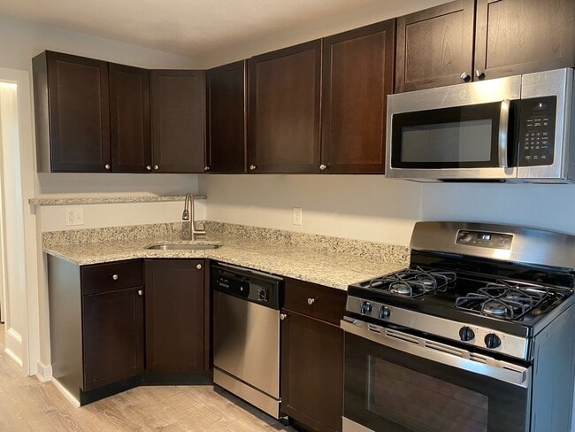 Building Photo - 200 Congress Ave Unit 3