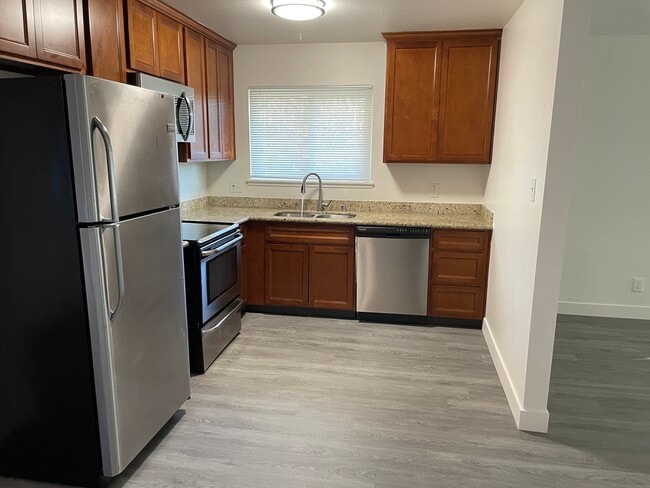 Photo - 1098 Wayland Ave