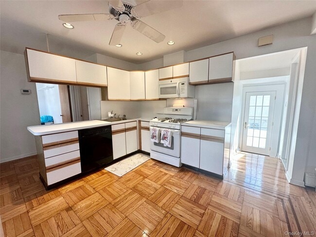 Photo - 518 Lindell Blvd