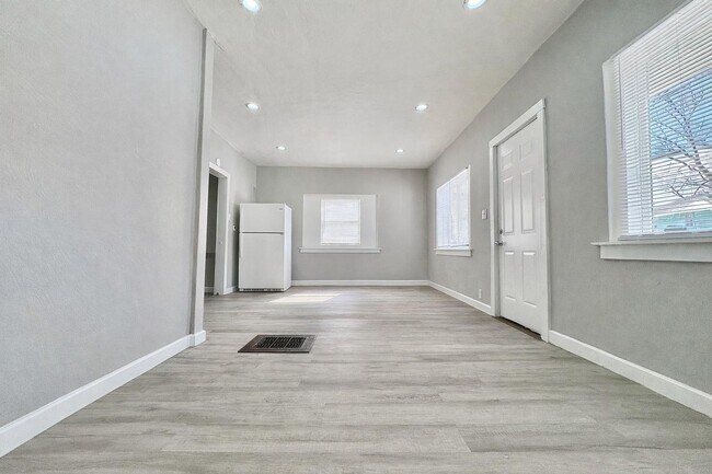 Photo - 1052 O'Brien