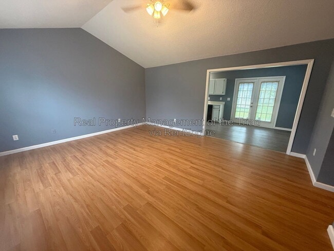 Photo - 208 Hammond Dr