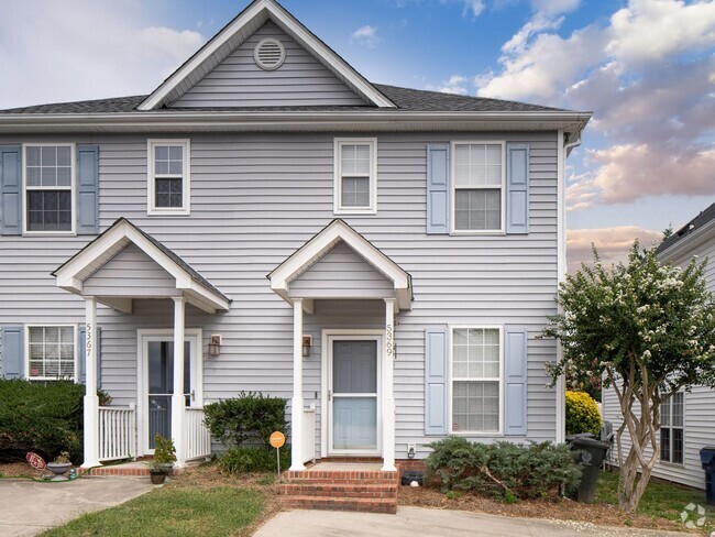 Building Photo - Fantastic 2 Bedroom, 1.5 Bath Townhome in ...