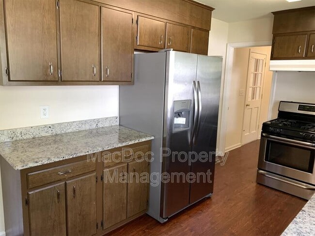 Photo - 918 Churchill Dr