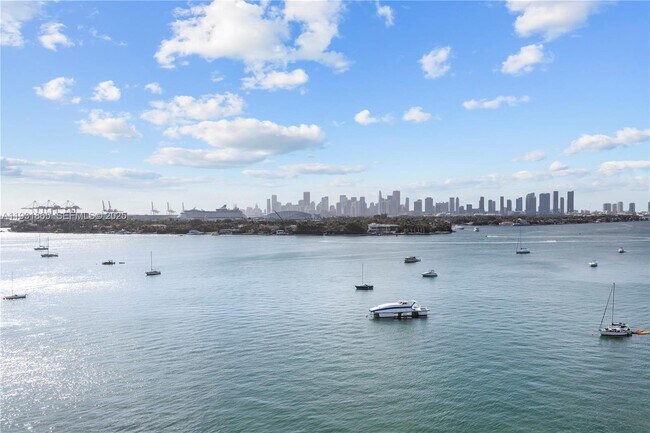 Building Photo - 1100 West Ave Unit 1014