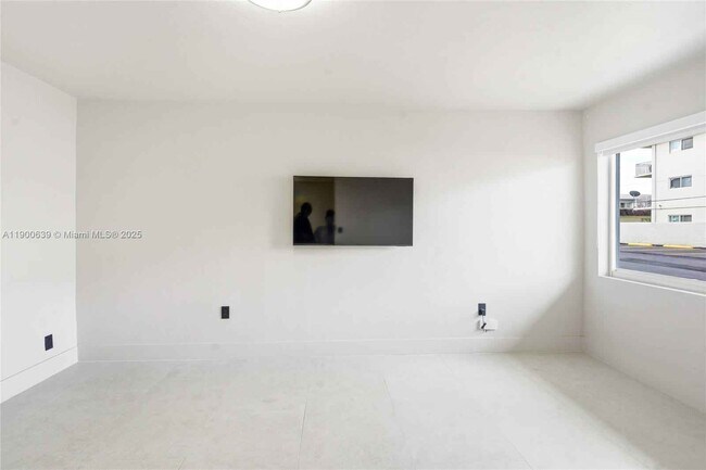 Photo - 13200 NE 7th Ave