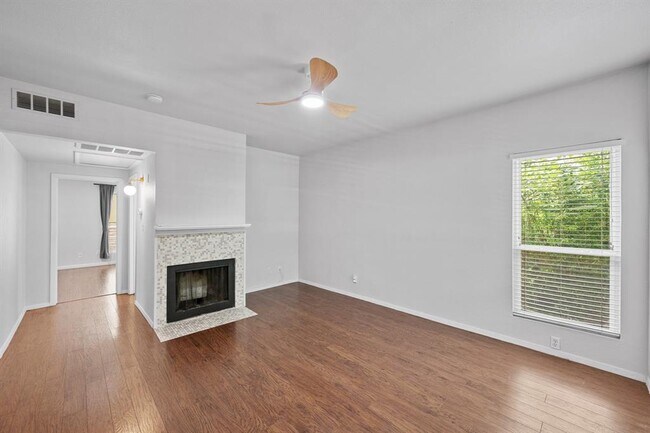 Photo - 1217 1/2 W 39th St Unit 108