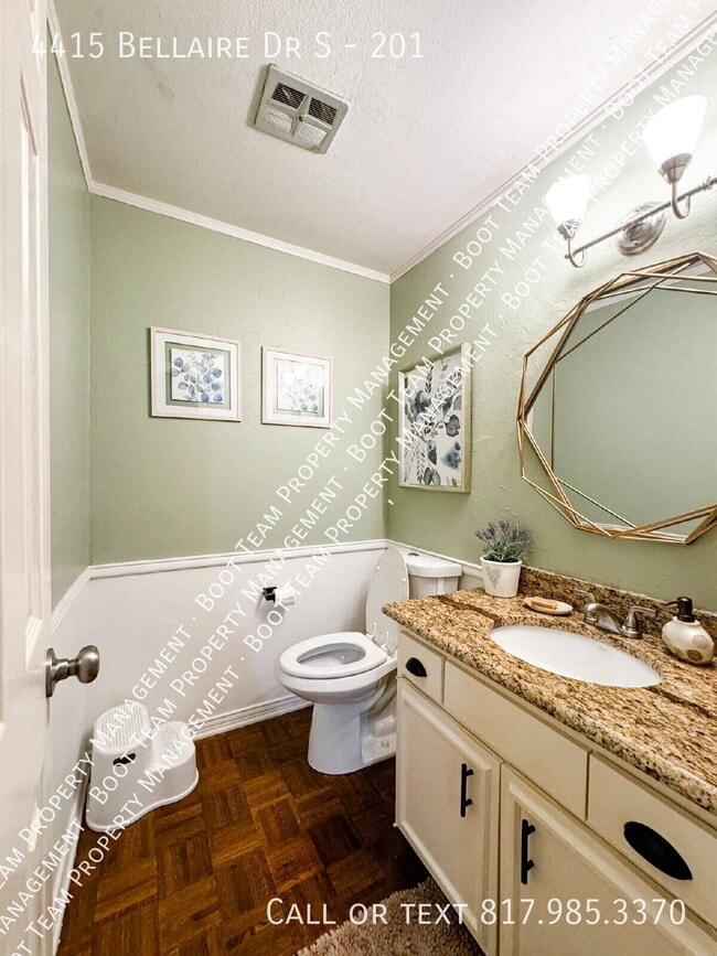 4415 Bellaire Dr S Unit 201