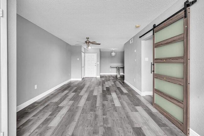 Photo - 2820 N Oakland Forest Dr