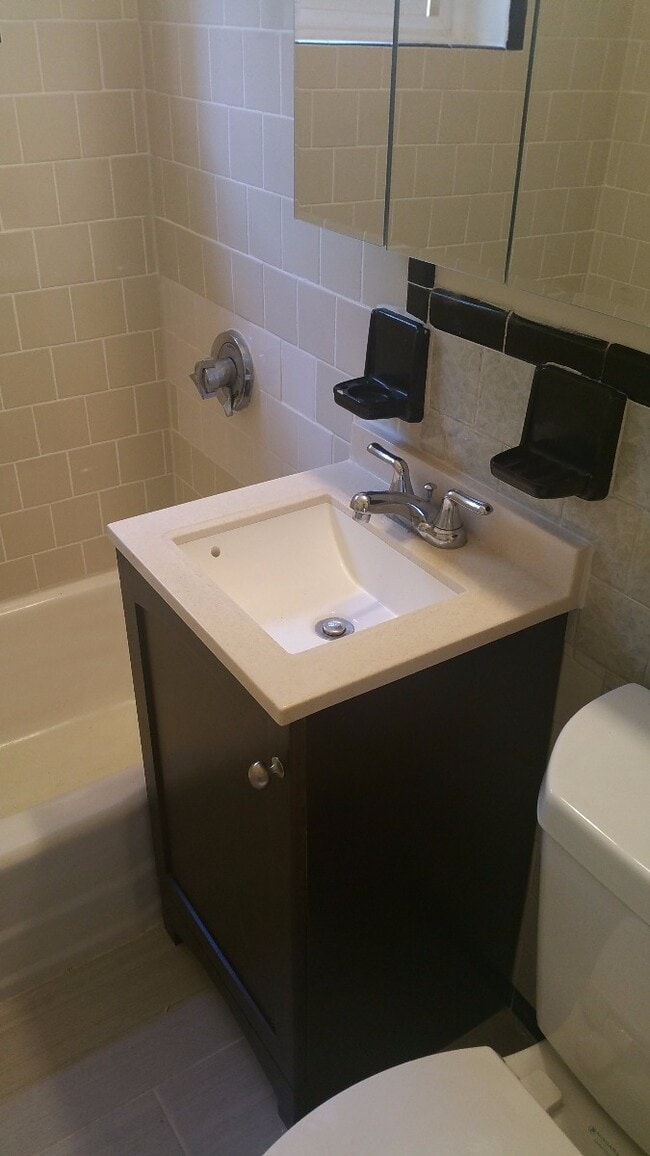 Building Photo - 2018 Commonwealth Ave Unit 1