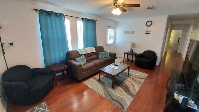 Photo - 1401 W 9th St