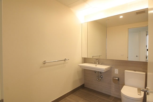 Photo - 877 Francisco St