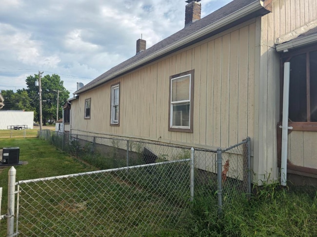 Photo - 2504A Denver St