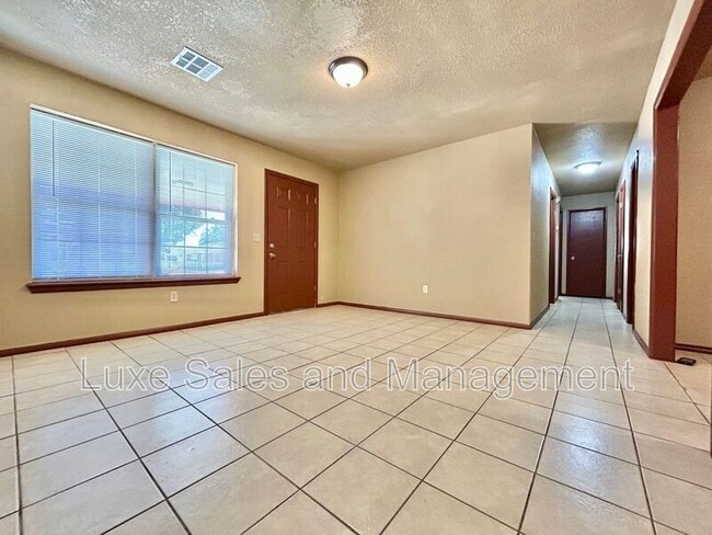 Photo - 605 Moraine Ave