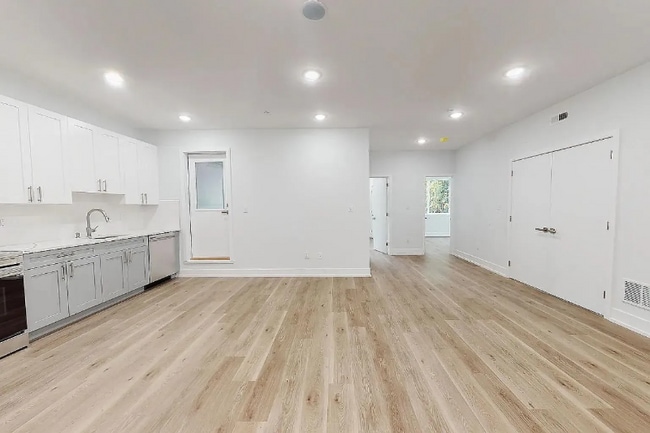 Building Photo - 1726 W Susquehanna Ave